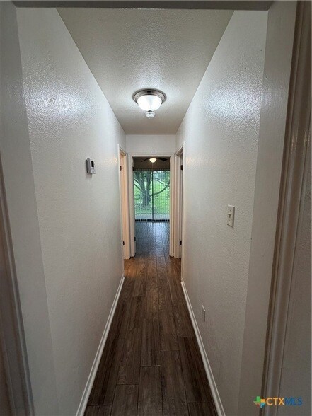 Building Photo - 802 Hackberry St
