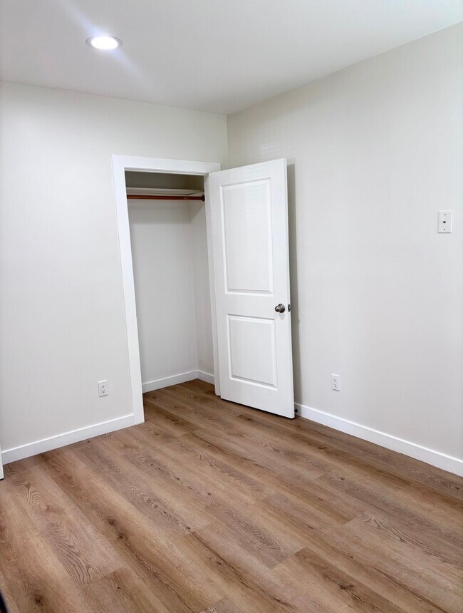 Building Photo - 1416 W 130th St