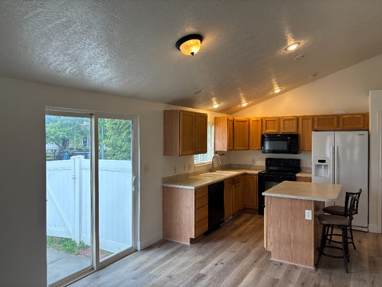 Building Photo - 457 S 1810 W