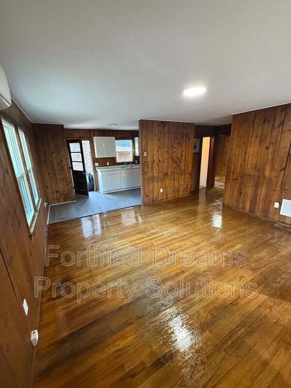 Building Photo - 908 Marsh St