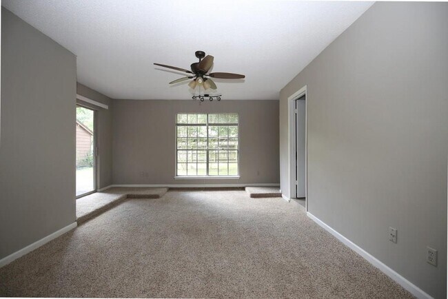 Building Photo - 710 Enchanted Trail Dr