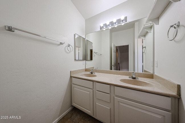 Building Photo - 453 N 105th Pl
