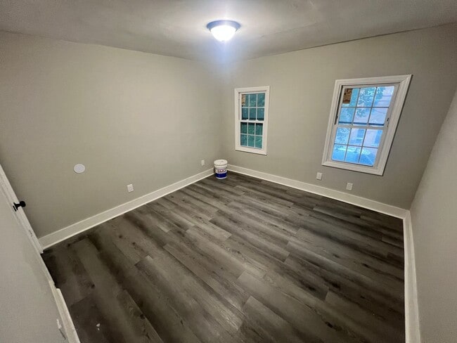 Building Photo - Great fully renewed property