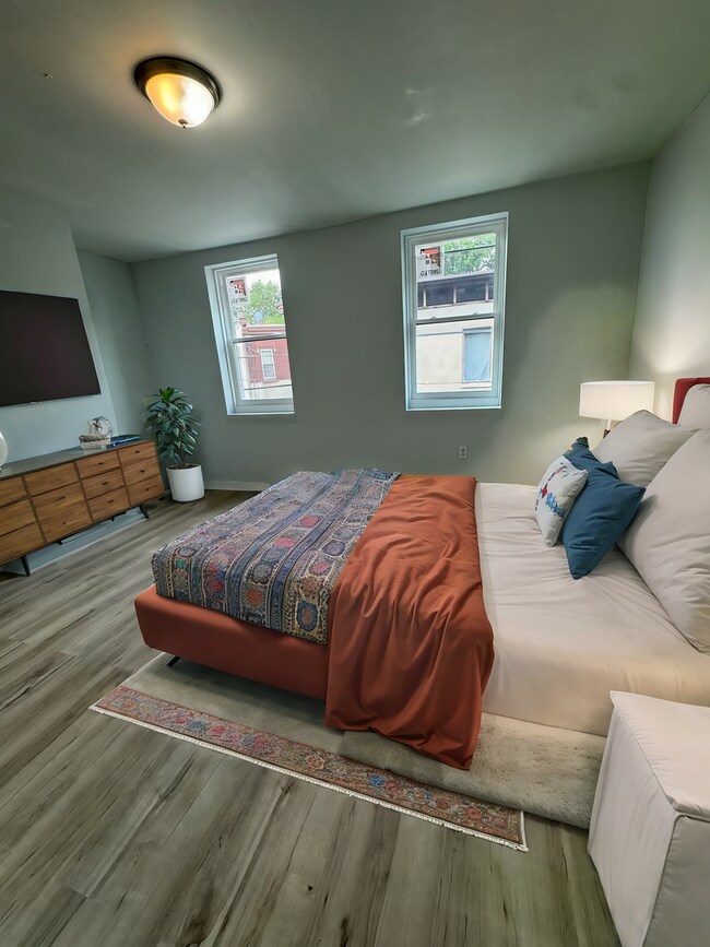 Building Photo - Freshly Updated 3bd/1bath Featuring Spacious Layout & Dedicated Office!