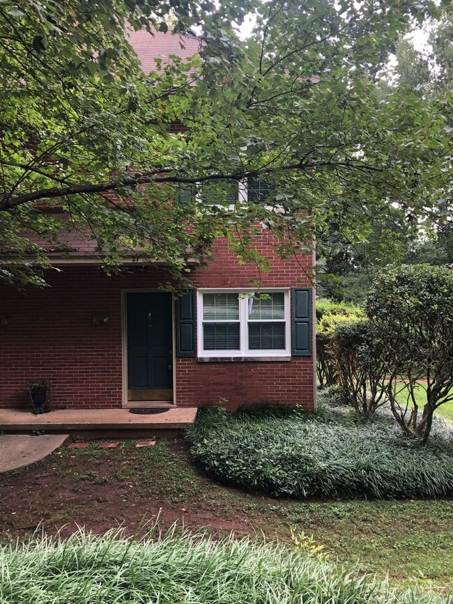 Building Photo - Greenville 2BD/1BA, 896SF