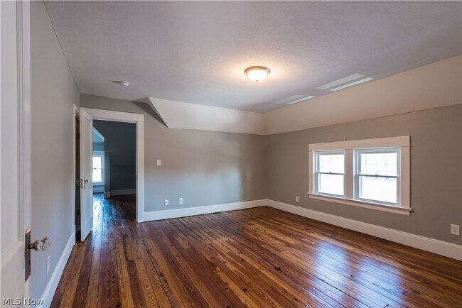 Building Photo - 2970 Edgehill Rd