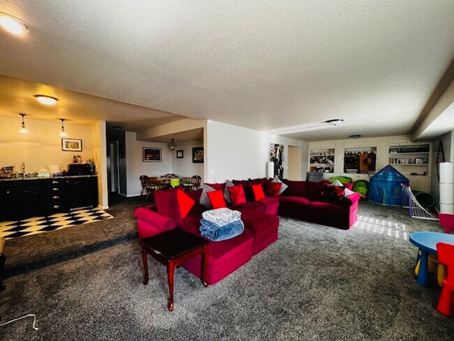 Building Photo - 4045 Beus Dr
