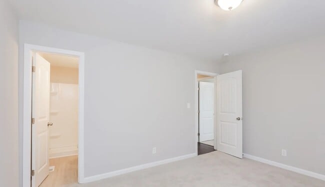 Building Photo - 631 Hurley Rd