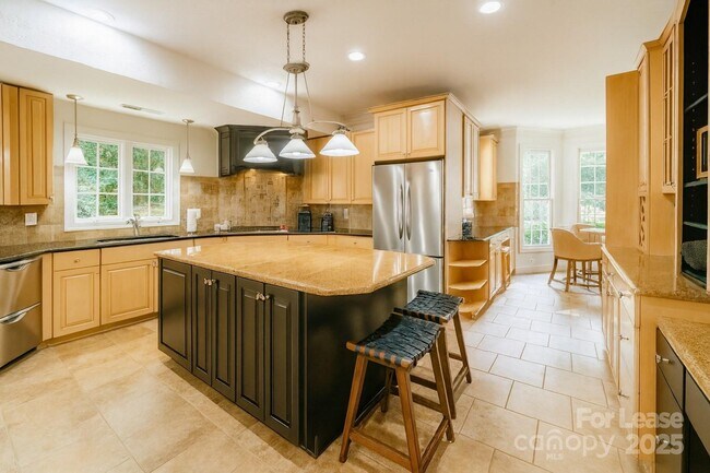 Building Photo - 3115 High Ridge Rd