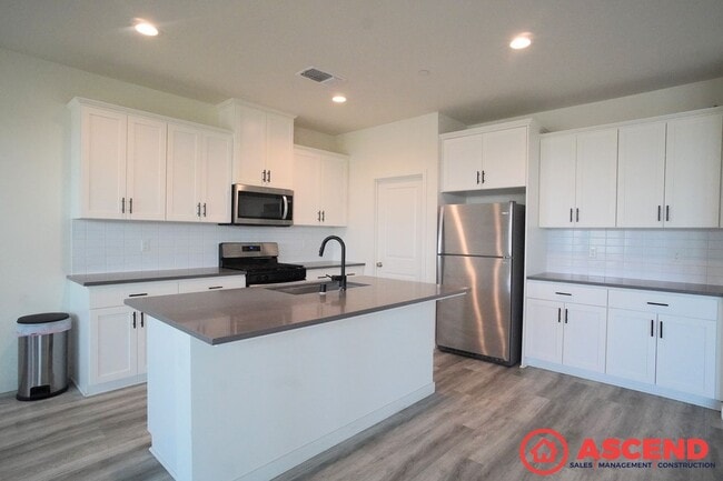 Building Photo - 3 Bedroom Home off Coffee Rd and 7th Stand...