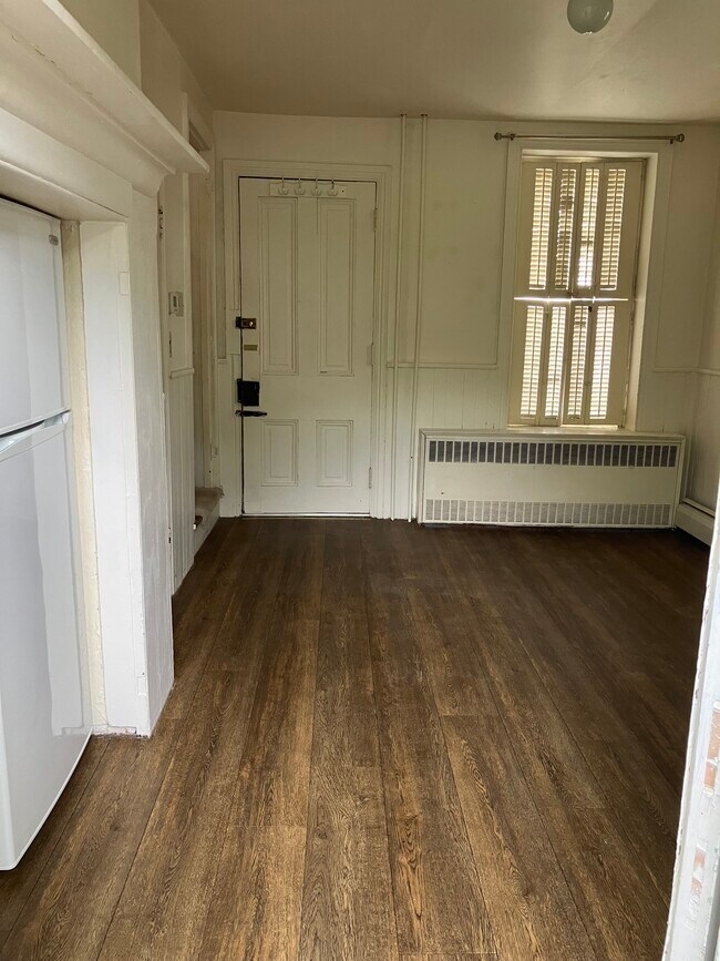 Building Photo - 228 W Franklin St