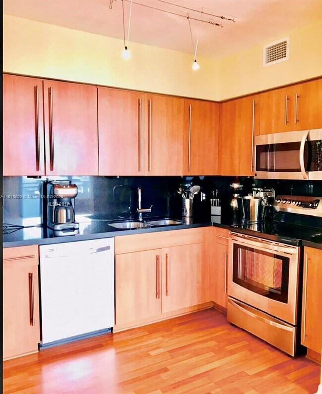 Building Photo - 1330 West Ave