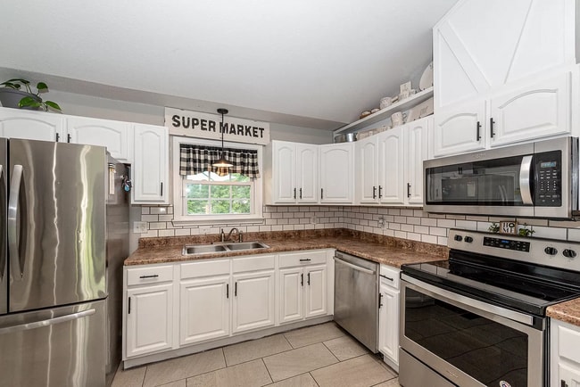 Building Photo - 3bd/2.5ba 2-story home in quiet neighborhood.