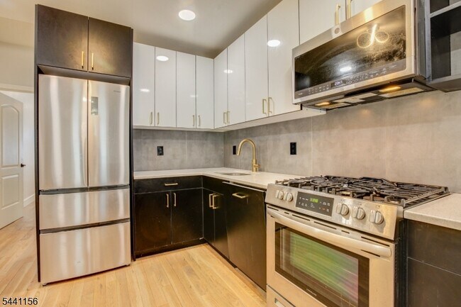 Building Photo - 623 38th St