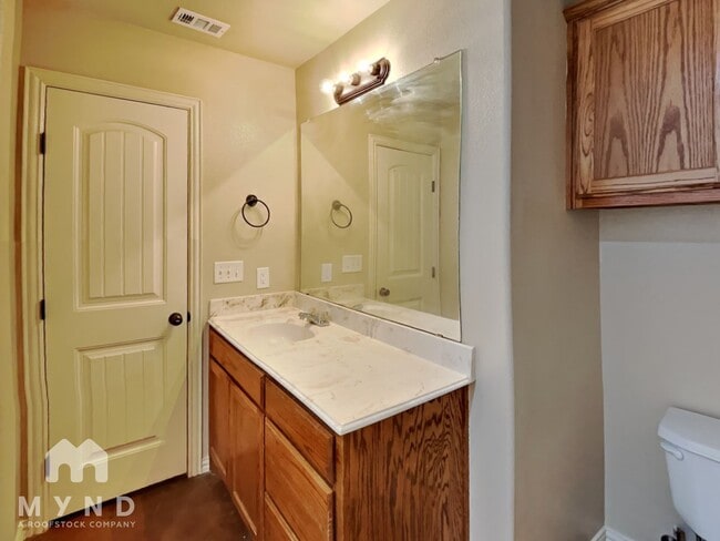 Building Photo - 104 Jolin Ln