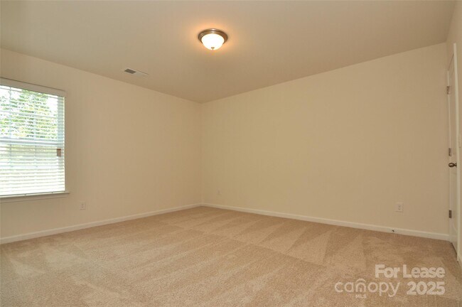 Building Photo - 180 King William Dr
