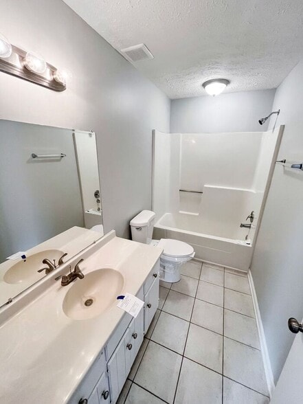 Building Photo - 920 Ilawood Dr