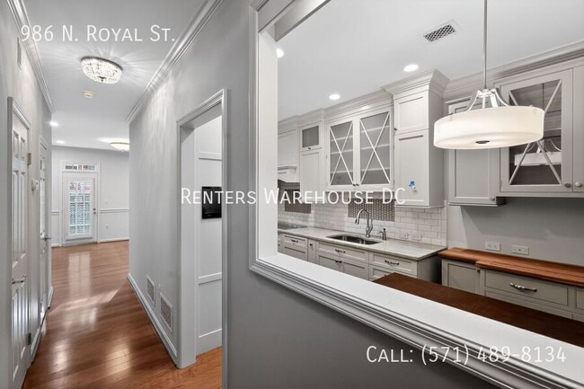 Building Photo - 986 N Royal St