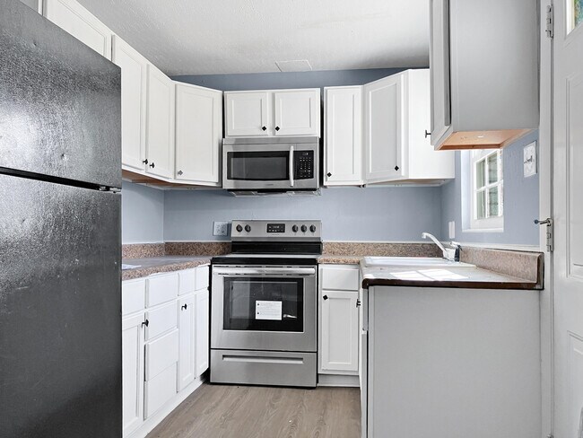 Building Photo - 2150 Alfred Ln