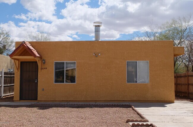 Building Photo - 3144 E Monte Vista Dr