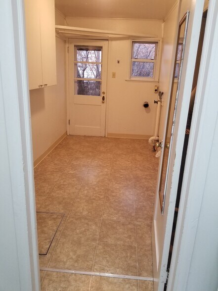 Laundryroom - 918 8th Ave