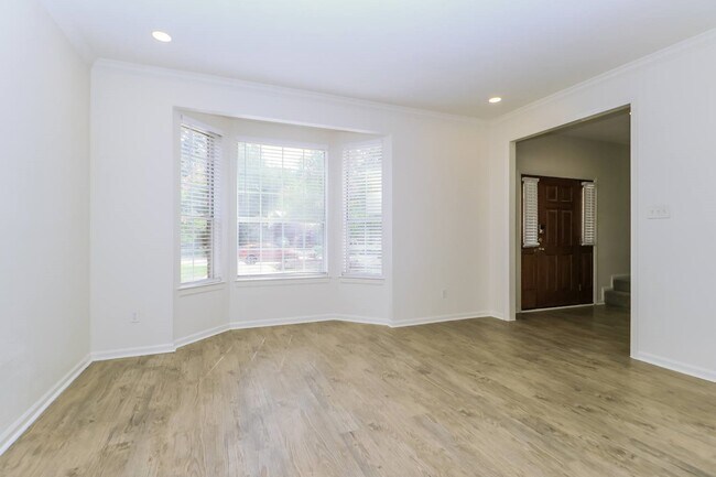 Building Photo - 14 E Trillium Cir