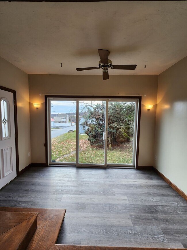 Building Photo - 120 Cooper St