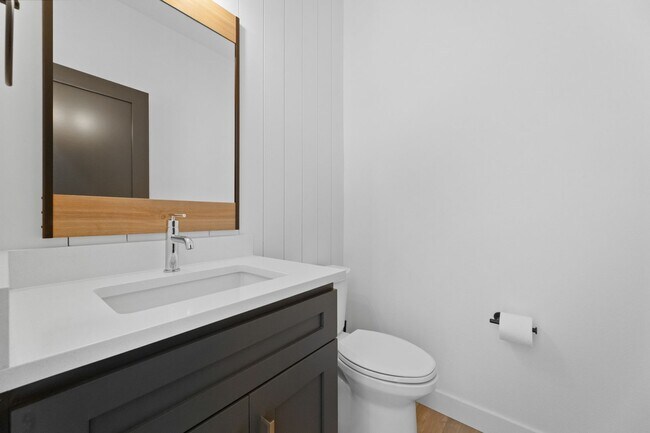 Building Photo - Steilacoom 3 Bedroom + Bonus Room