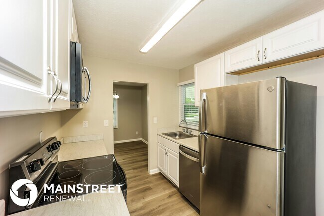 Building Photo - 5348 The Savoy