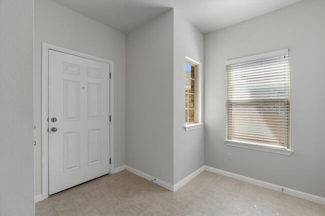 Building Photo - 466 Spinnaker Loop