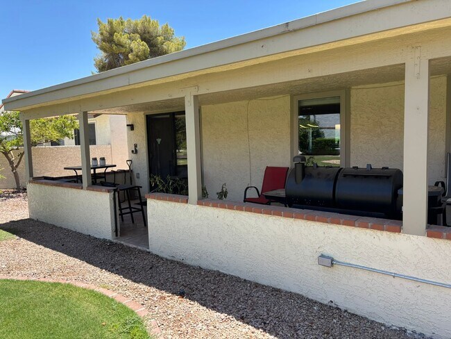 Building Photo - Beautifully updated 2 bedroom with large den/office area. In Leisure World a 45+ Active Adult Res...