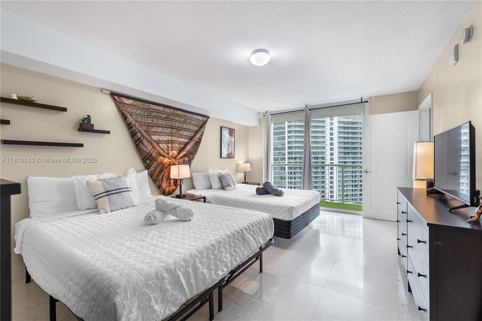 Building Photo - 1200 Brickell Bay Dr