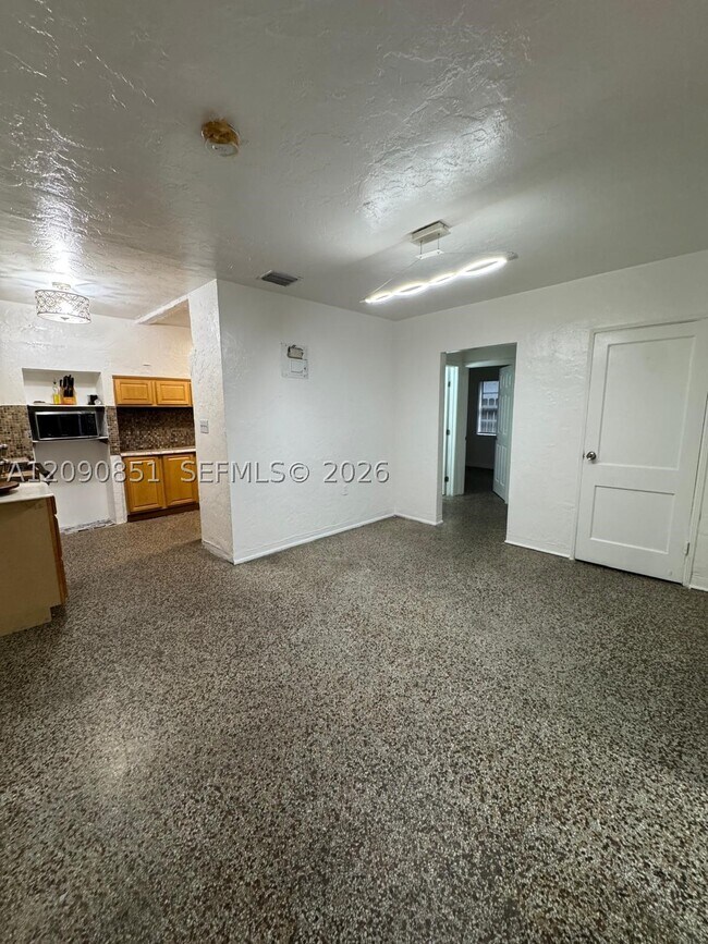 Building Photo - 1416 SW 27th St