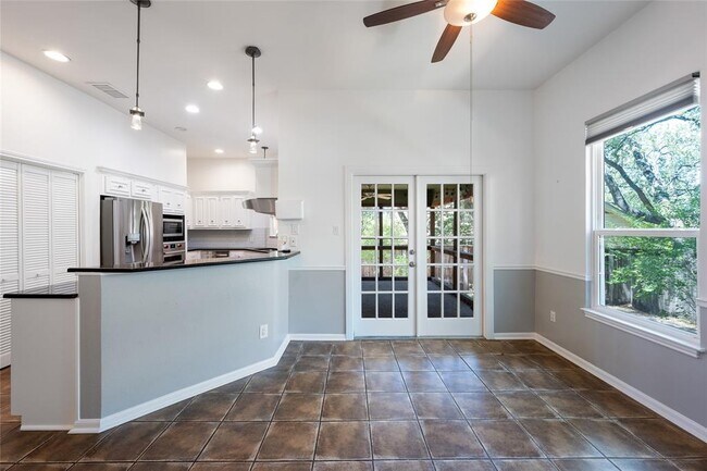 Building Photo - 7203 Desert Rose Cove