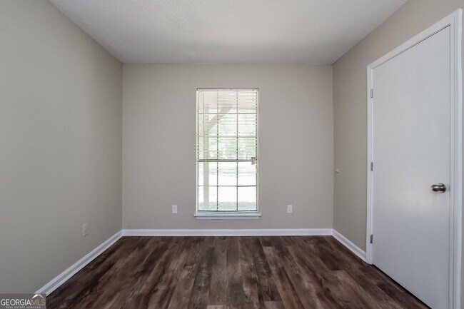 Building Photo - 170 Peachtree Dr