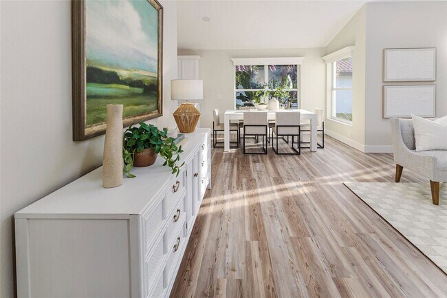 Building Photo - 956 Harbor Town Dr