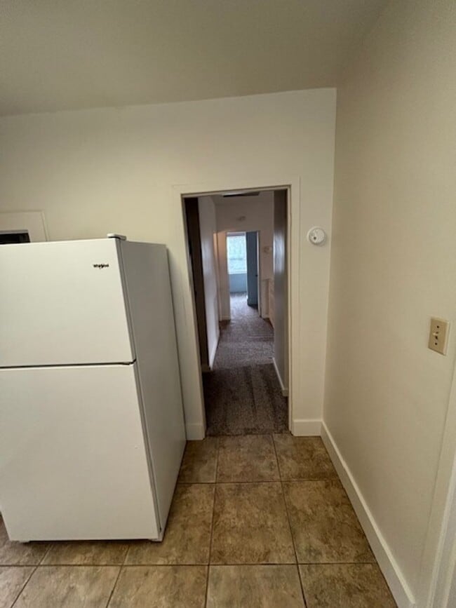 Building Photo - 2 Bedroom 1 Bath Apt in Newberg