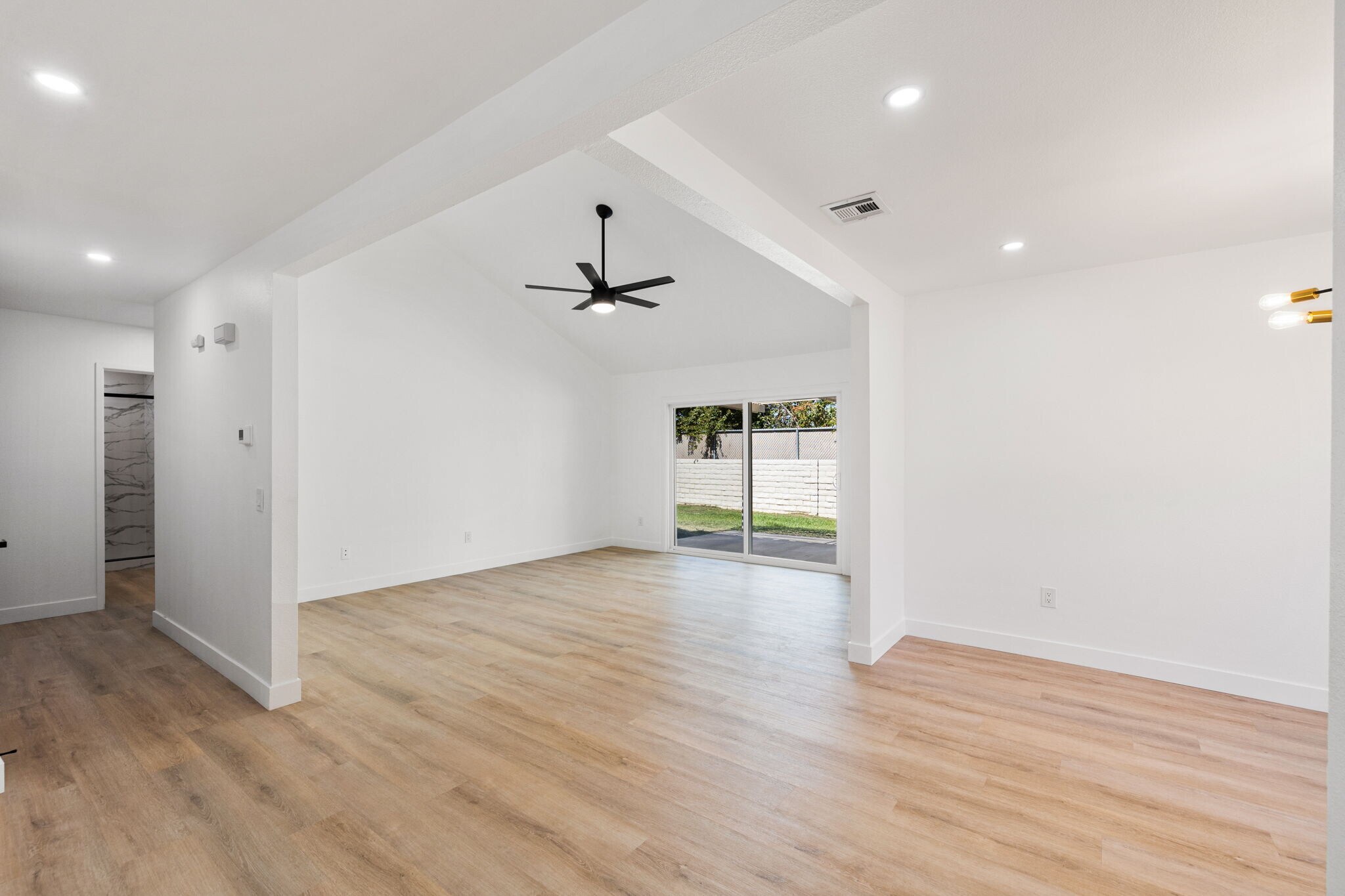 Building Photo - 74930 San Simeon Dr