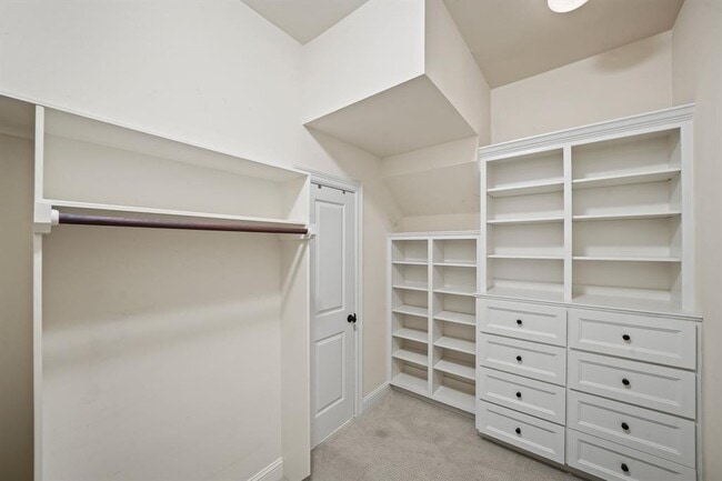 Building Photo - 124 Detering St