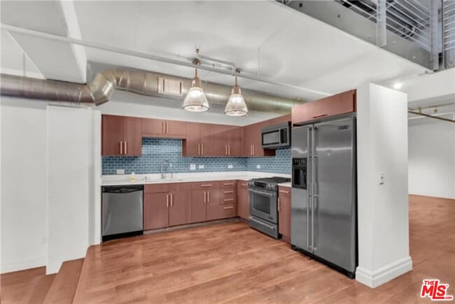 Building Photo - 510 S Hewitt St