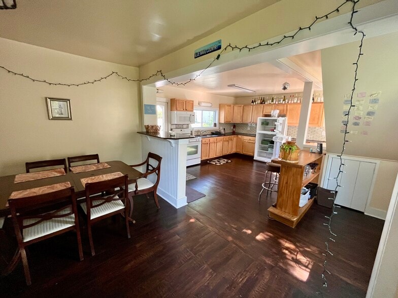 Building Photo - 52 Center St