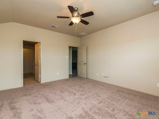 Building Photo - 224 Lake Gln