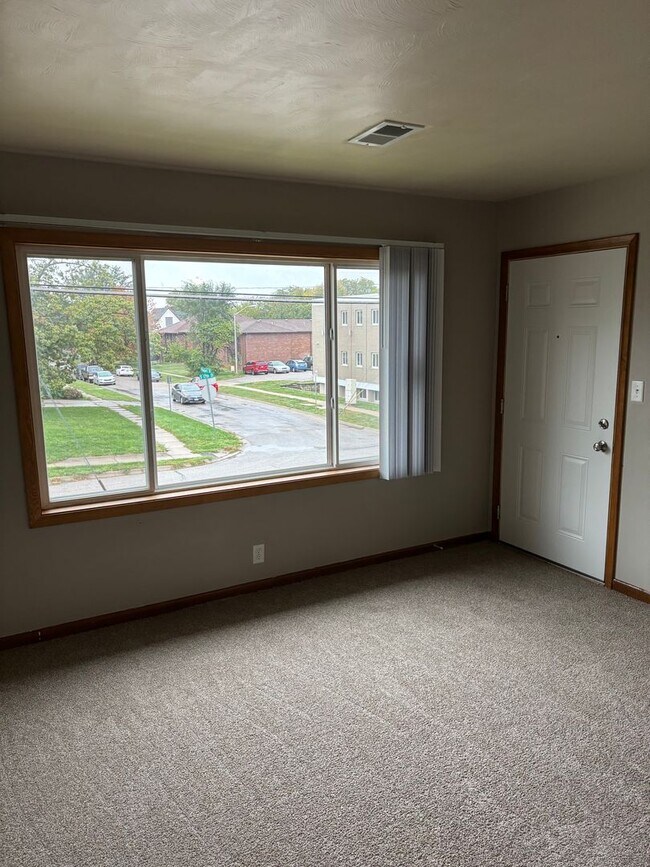 Building Photo - Eacker Rentals (1730 S 17th St)