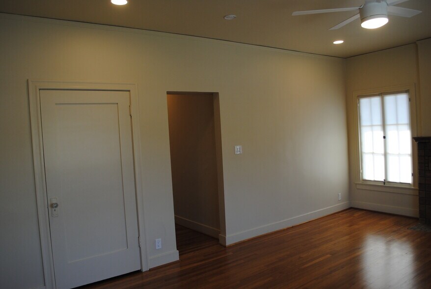 Building Photo - 1172 E Orange Grove Blvd