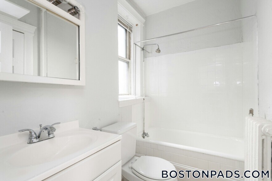 Building Photo - 85 Myrtle St