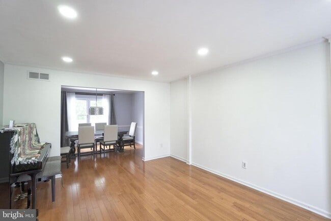 Building Photo - 113 N Stone Ridge Dr