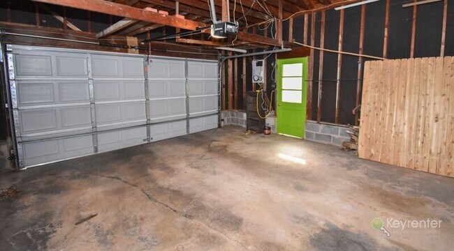 Building Photo - 981 Limekiln Rd