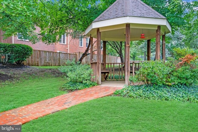 Building Photo - 14 S Manchester St