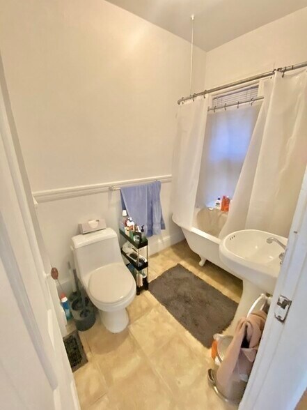 Building Photo - 248 Brookline St