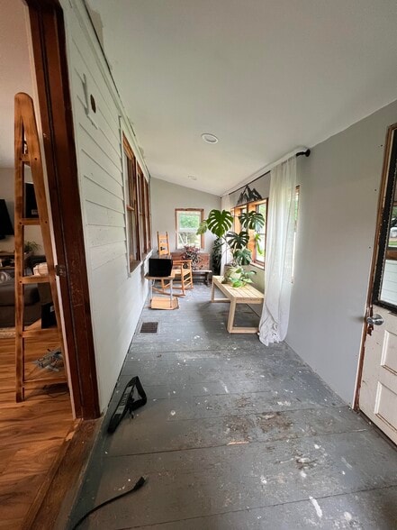 Three Season Porch - 49 North St